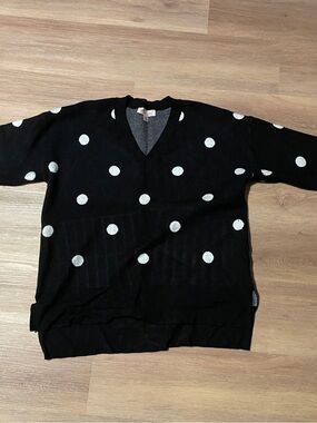 Black Polka Dot V-Neck Sweater - Brand Unspecified
